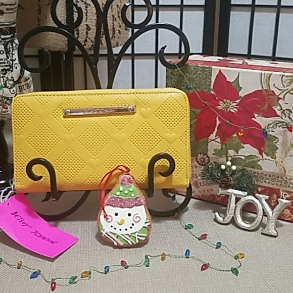 Betsey Johnson Handbags - 🐚⛱🌞🌴 PRICE DROP! 🌴🌞⛱🐚